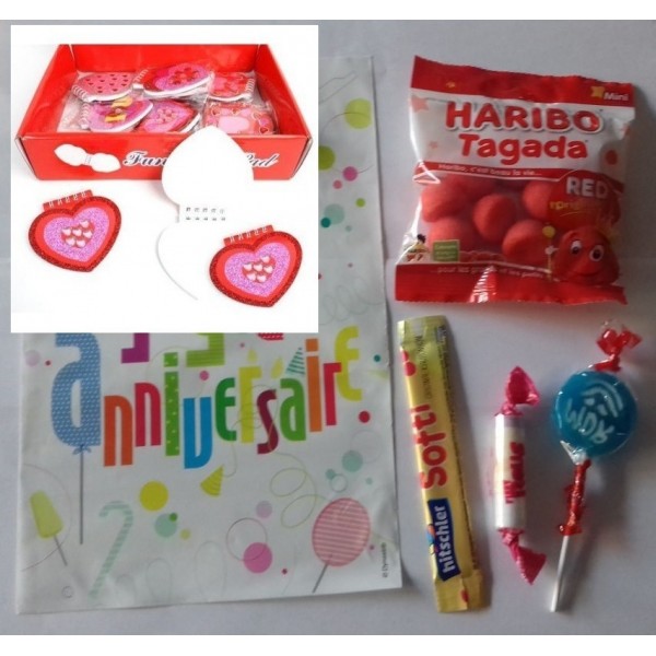 Sac De Fete Garni Avec Un Petit Cadeau Invite Carnet Cœur Et Bonbons