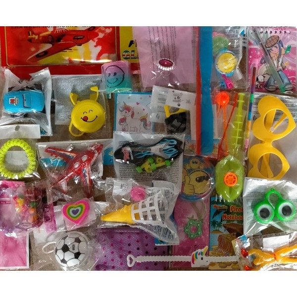 Ouinne Cadeau Enfant, Kit Anniversaire Pokemon, Lot de 120 Jouets Comprend  des Jouets Mixtes pour Filles et Garçons, Fête Anniversaire Parfait pour